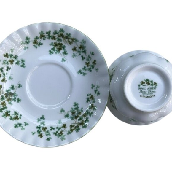 Irish Shamrock Vintage Tea Saucer Cup set by Royal Albert MADE IN ENGLAND - Picture 4 of 4